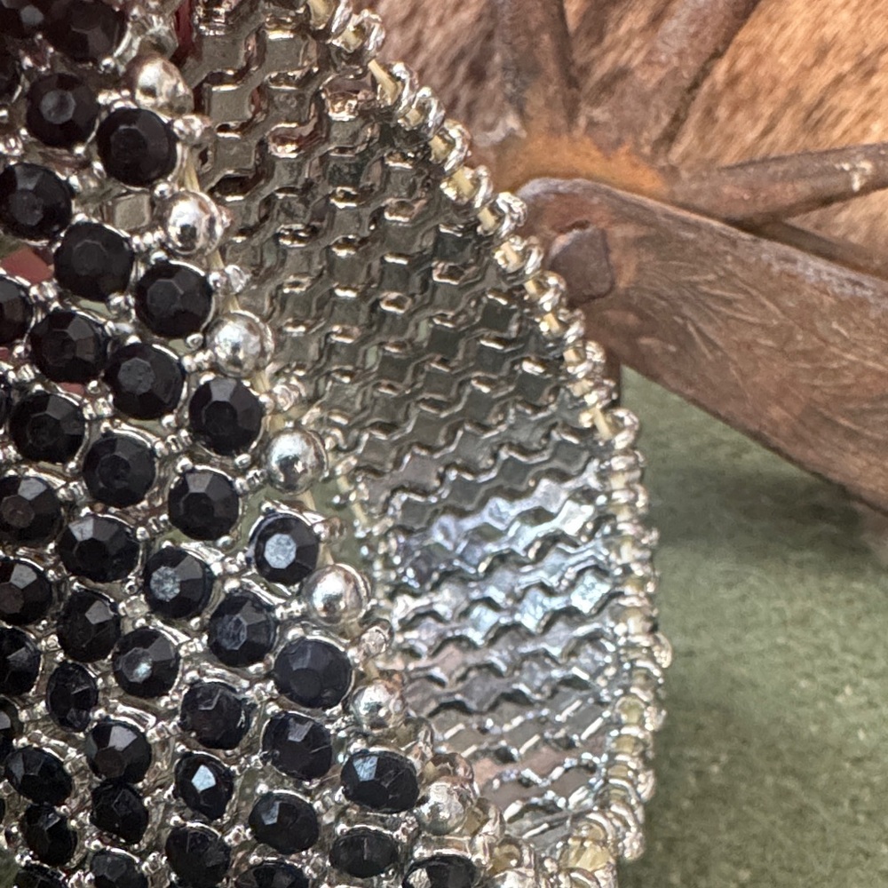 Elegant Black Crystal Bracelet - Picture 2 of 4